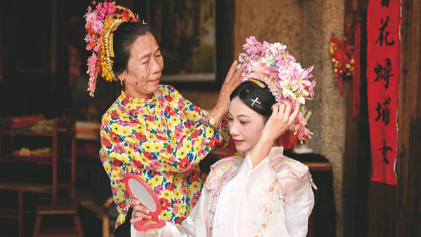 Xunpu floral headdress