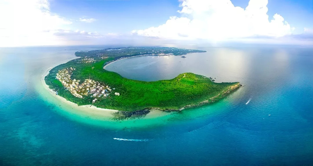 South Bay Crocodile Mountain Scenic Area of Weizhou Island